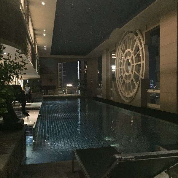 Das Foto wurde bei Mayfair, Bangkok - Marriott Executive Apartments von Muneera am 9/8/2015 aufgenommen