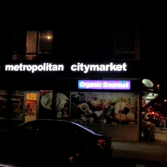 รูปภาพถ่ายที่ Metropolitan City Market โดย Brian R. เมื่อ 10/8/2012