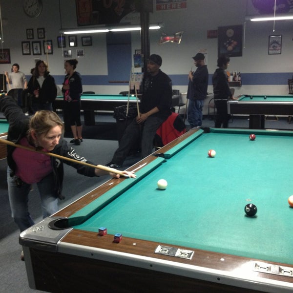 Foto tomada en Triple Nines Bar and Billiards  por Heather R. el 2/24/2013