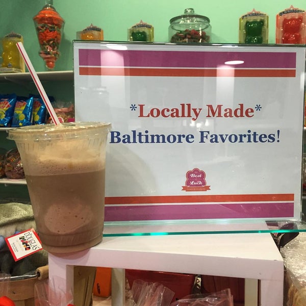 Das Foto wurde bei Lucky&#39;s Coffee, Ice Cream, and Candy Baltimore von Will C. am 8/4/2015 aufgenommen