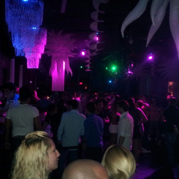 รูปภาพถ่ายที่ The Loft Nightclub โดย Angelique L. เมื่อ 9/22/2013