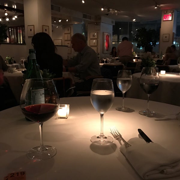Foto diambil di Michael&#39;s Restaurant oleh Steven L. pada 10/2/2016
