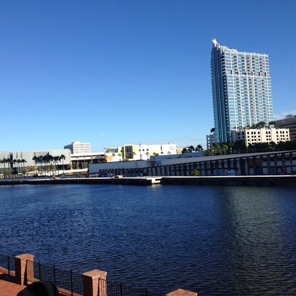 Foto scattata a Tampa Bay WaVE da **Irreplaceable** L. il 11/10/2014