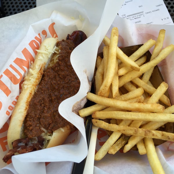 Foto tomada en Stumpy&#39;s Burger, Fries &amp; Dogs  por Ricky C. el 2/16/2015