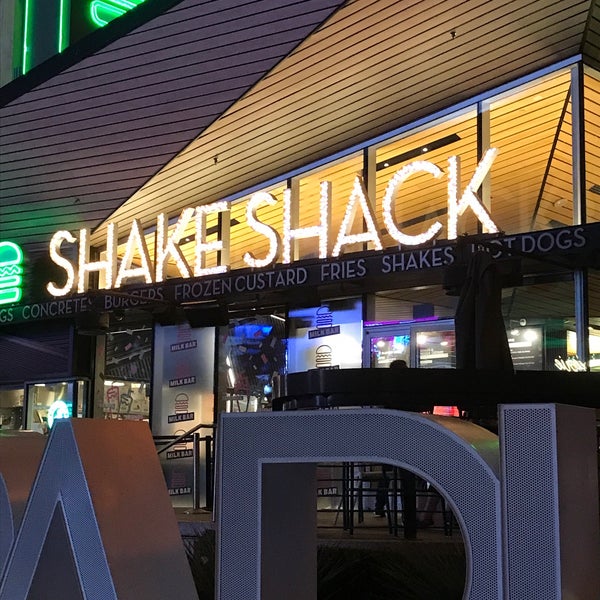Photo prise au Shake Shack par Ricky C. le9/24/2021