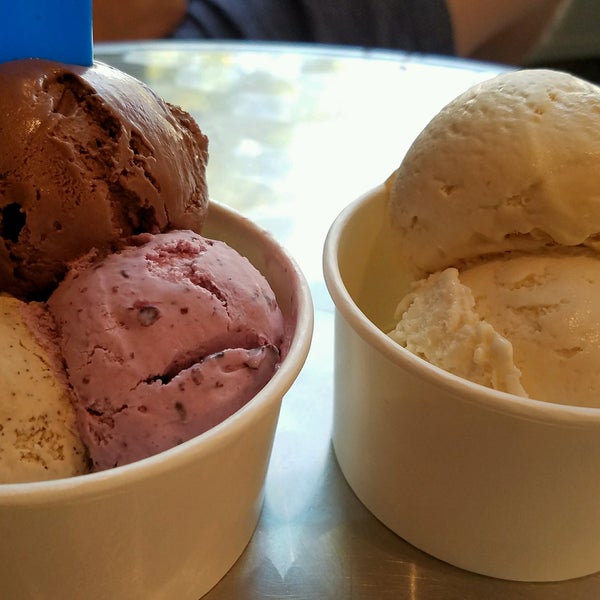 8/11/2016 tarihinde Jenny L.ziyaretçi tarafından Glacé Artisan Ice Cream'de çekilen fotoğraf