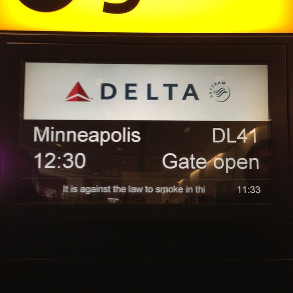 Photo taken at Minneapolis–Saint Paul International Airport (MSP) by Kalai T. on 4/27/2013