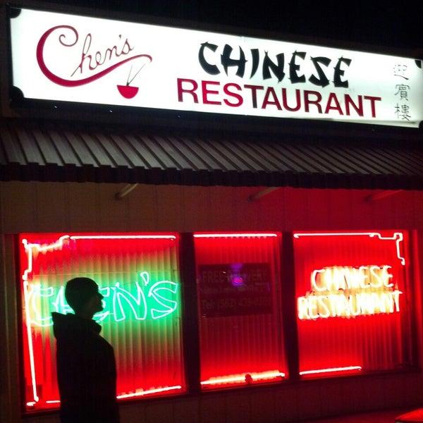 Photo taken at Chen&#39;s Chinese Restaurant by LB Chica on 12/8/2013