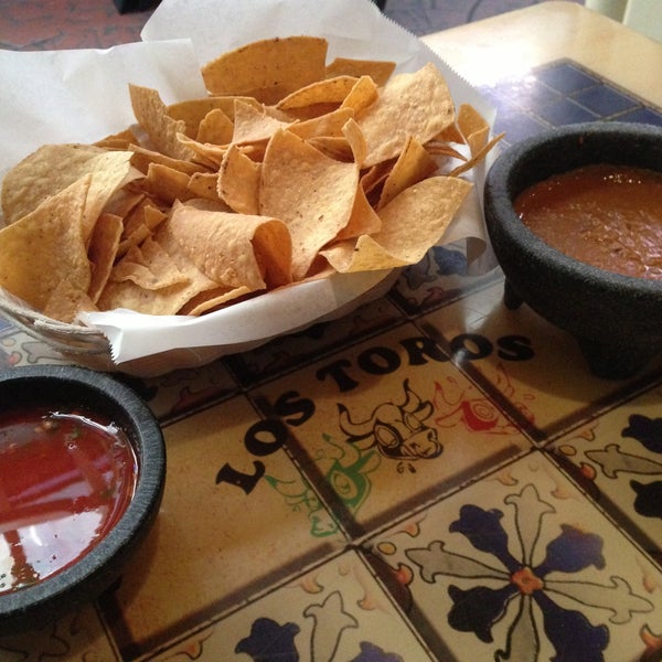 Снимок сделан в Los Toros Mexican Restaurant пользователем Fabio B. 5/15/2013