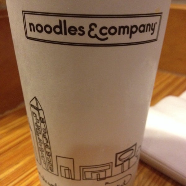 4/16/2014 tarihinde Octavia C.ziyaretçi tarafından Noodles &amp; Company'de çekilen fotoğraf