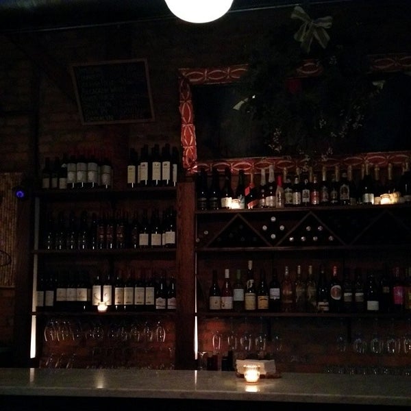 รูปภาพถ่ายที่ Amuse Wine Bar โดย NuttyKnot .. เมื่อ 1/1/2014