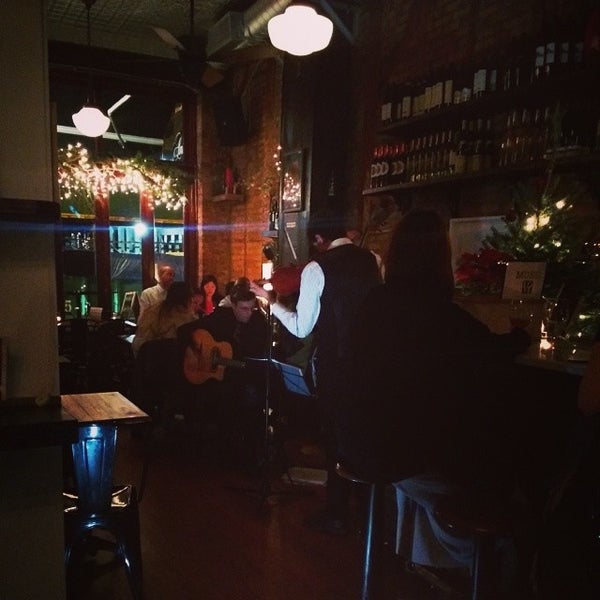 1/1/2014にNuttyKnot ..がAmuse Wine Barで撮った写真