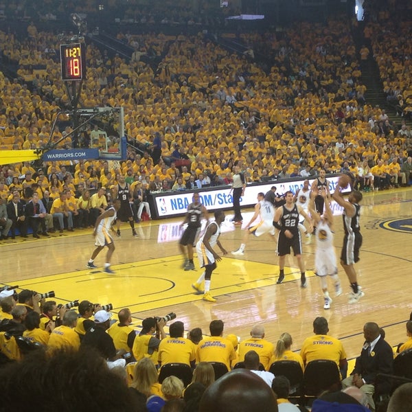 รูปภาพถ่ายที่ Oakland Arena โดย Erik B. เมื่อ 5/12/2013