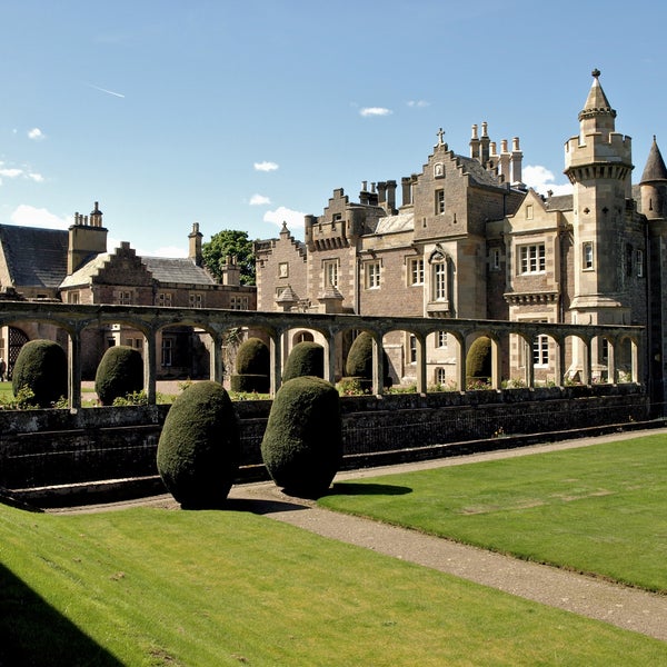 Author Sir Walter Scott created Ivanhoe, Rob Roy – and this magnificent manor, the embodiment of Scottish romanticism and awarded the EU Prize for Cultural Heritage in 2014.