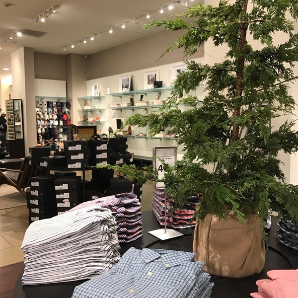 Banana Republic (Now Closed) Clothing Store