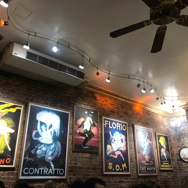 4/7/2018 tarihinde Stacey T.ziyaretçi tarafından Cafe Lalo'de çekilen fotoğraf