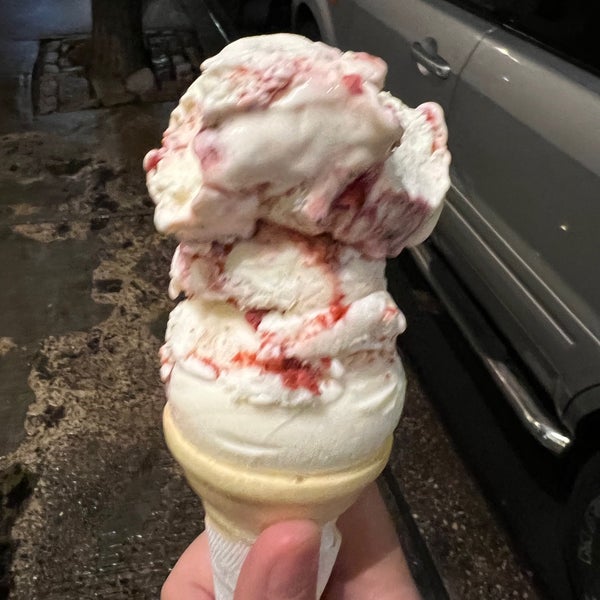 Photo taken at Sundaes and Cones by David B. on 12/12/2021