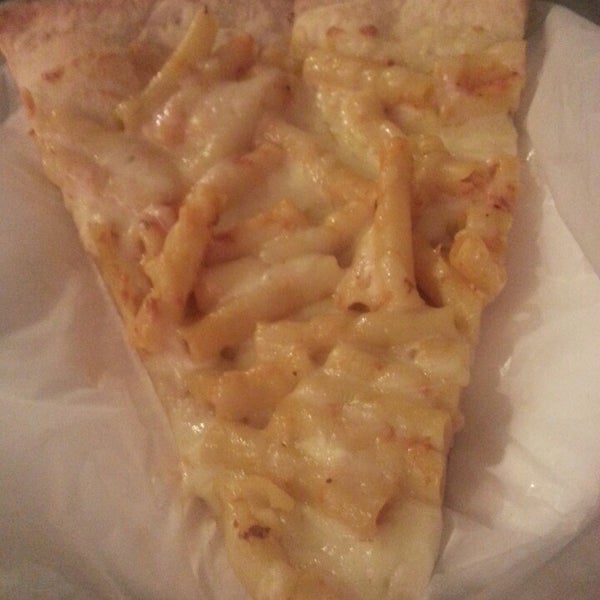 Their pizza isn't that good but the ziti slice does hit the spot