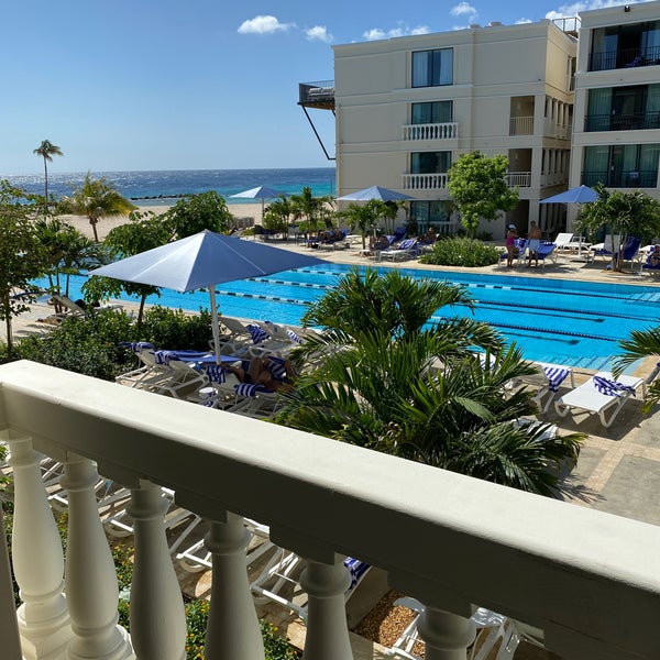 รูปภาพถ่ายที่ Curaçao Marriott Beach Resort &amp; Emerald Casino โดย David B. เมื่อ 2/15/2020