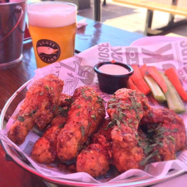 Foto tomada en Rock &amp; Brews  por RAMENS el 9/19/2015