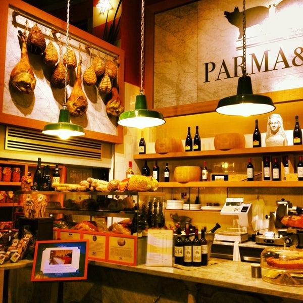 1/18/2014 tarihinde Benedict S.ziyaretçi tarafından Parma&amp;Co'de çekilen fotoğraf