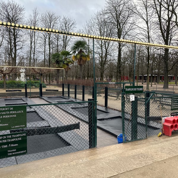 Trampoline des Tuileries Spielplatz in Paris
