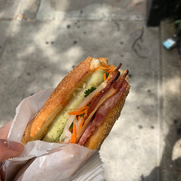 Foto tomada en Xe Máy Sandwich Shop  por Chris N. el 9/1/2019