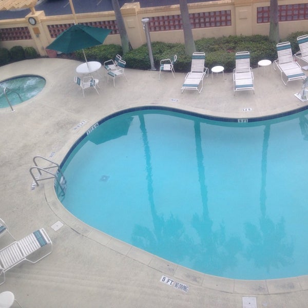Photo taken at La Quinta Inn &amp; Suites Orlando Airport North by Miguel Angel H. on 8/2/2014