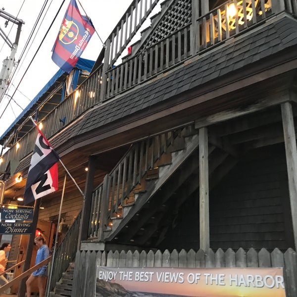 Photo prise au Boathouse Bistro Tapas Bar &amp; Restaurant par Kelly (. le8/15/2017