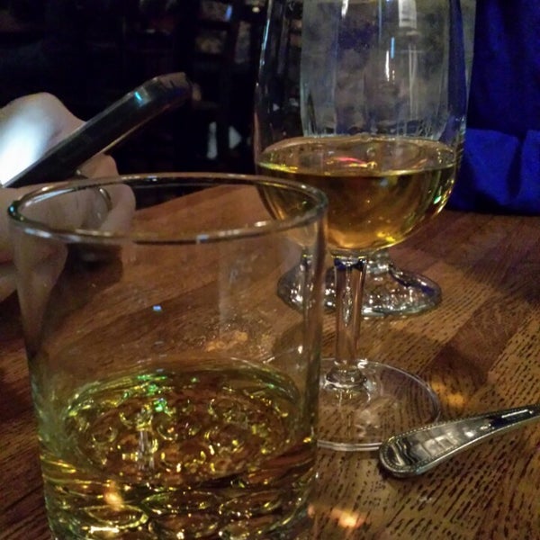 Foto tomada en Jack and Tony&#39;s Restaurant &amp; Whisky Bar  por Pappy O. el 5/21/2014