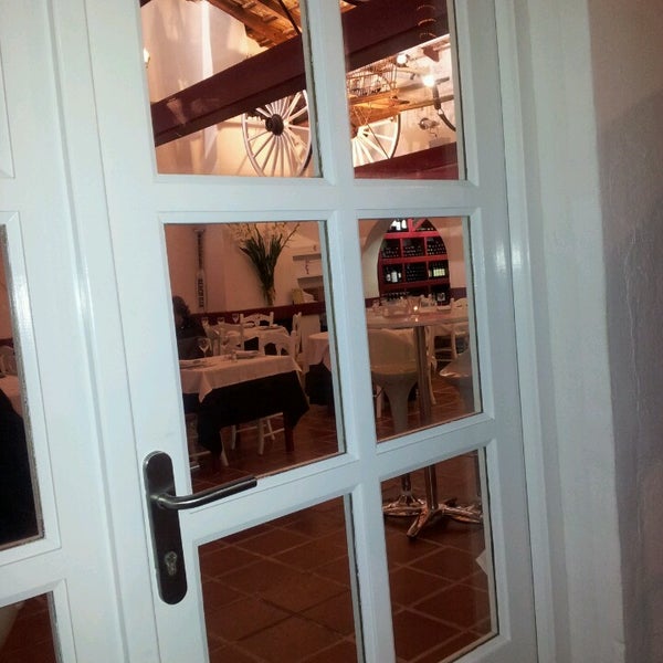 Photo taken at Restaurante Seis Perlas by Meriyou on 4/21/2013
