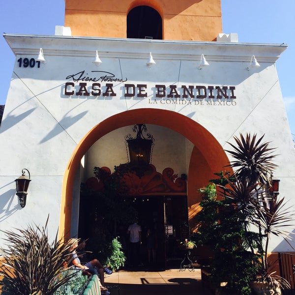 รูปภาพถ่ายที่ Casa De Bandini โดย Thomas F. เมื่อ 6/23/2016