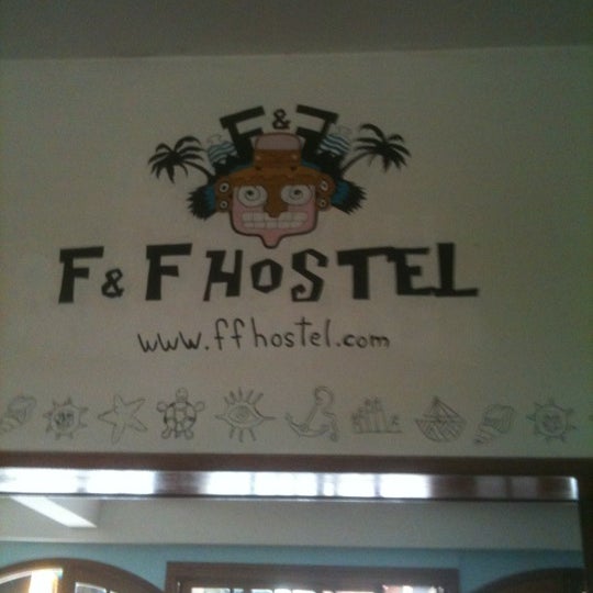 รูปภาพถ่ายที่ F&amp;F Hostel โดย Julia C. เมื่อ 12/6/2012