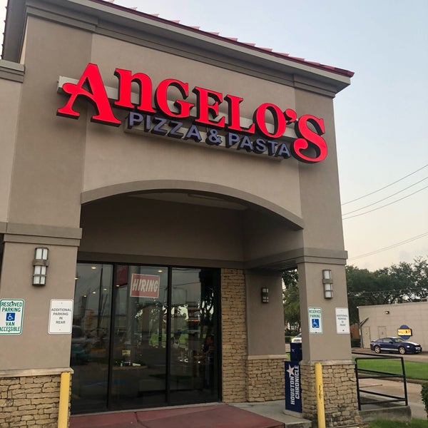 Foto tomada en Angelo&#39;s Pizza &amp; Pasta  por Shelby H. el 8/27/2019