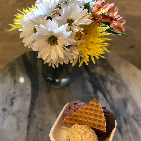 10/16/2018에 Yoshiko S.님이 Jeni&#39;s Splendid Ice Creams에서 찍은 사진