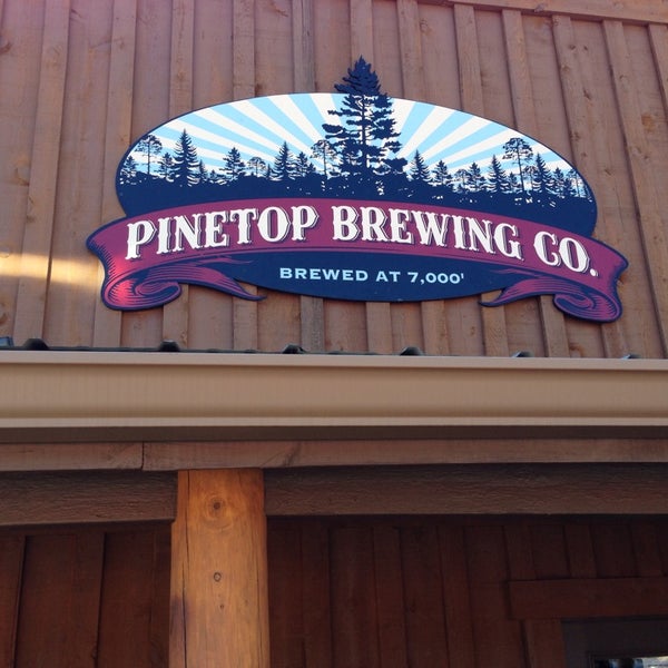 Снимок сделан в Pinetop Brewing Company пользователем Alecia B. 10/12/2013