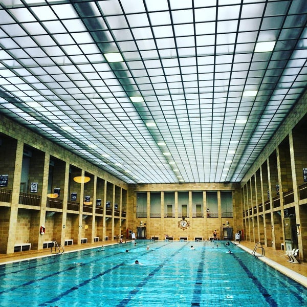 Stadtbad Chemnitz - Schwimmbad in Zentrum