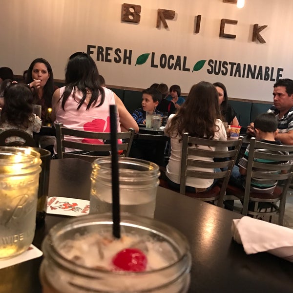 3/4/2017にRebeca P.がThe Brick Restaurantで撮った写真