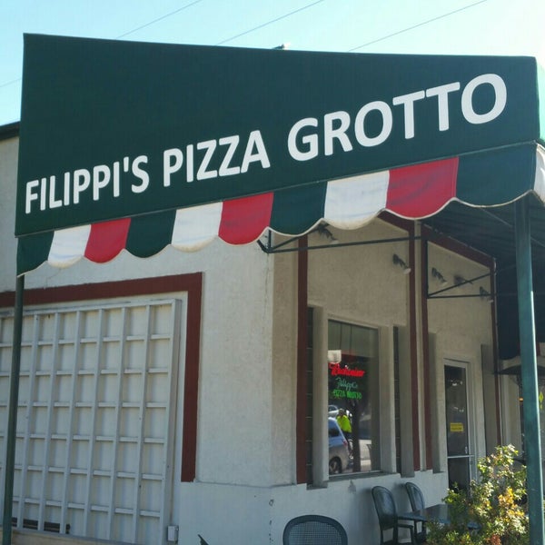 7/18/2016에 Don C.님이 Filippi&#39;s Pizza Grotto- Napa에서 찍은 사진