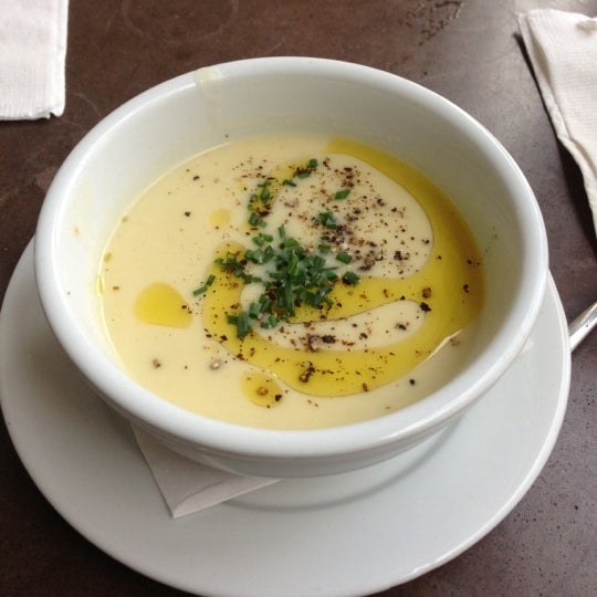 Foto diambil di Soup Kitchen Cafe oleh Dan N. pada 11/13/2012