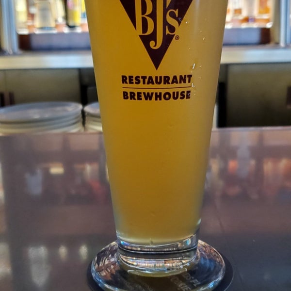 Photo taken at BJ&#39;s Restaurant &amp; Brewhouse by Joseph R. on 11/14/2020