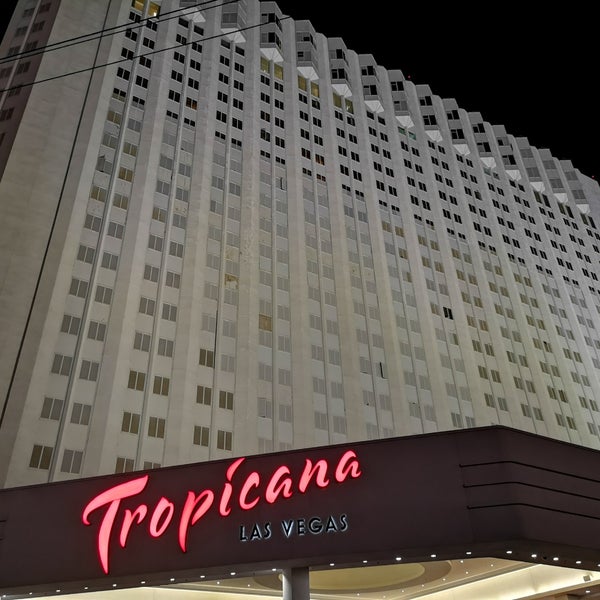 รูปภาพถ่ายที่ Tropicana Las Vegas โดย Andrey K. เมื่อ 11/1/2019