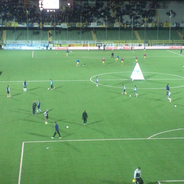 4/12/2013 tarihinde Nikolas S.ziyaretçi tarafından Orogel Stadium Dino Manuzzi'de çekilen fotoğraf