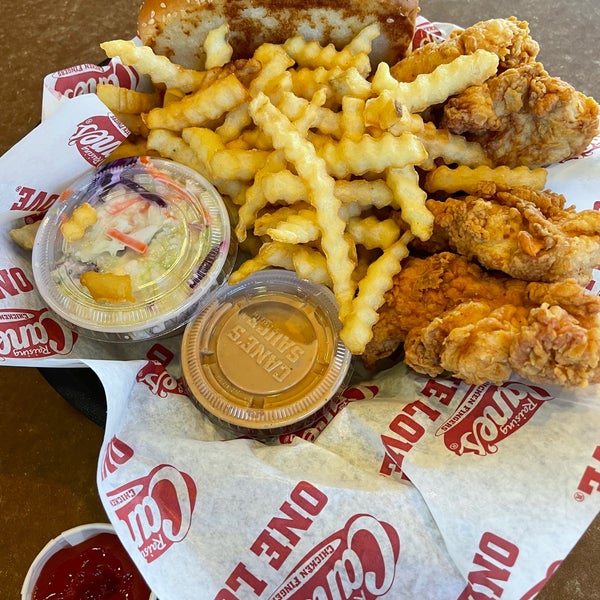 7/8/2021에 Paula L.님이 Raising Cane&#39;s Chicken Fingers에서 찍은 사진