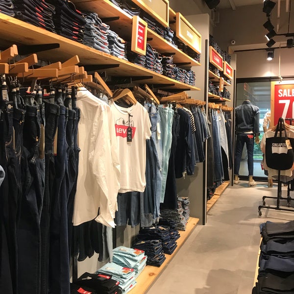 Levi's Store - Orchard Road - 1 tip