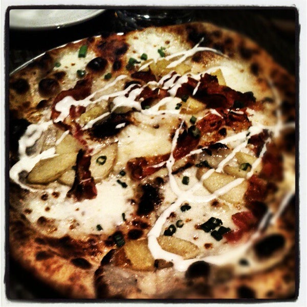 1/24/2013 tarihinde Aubrey W.ziyaretçi tarafından Treno Pizza Bar'de çekilen fotoğraf