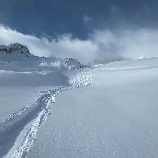 Foto diambil di Stubaier Gletscher oleh George D. pada 12/10/2019