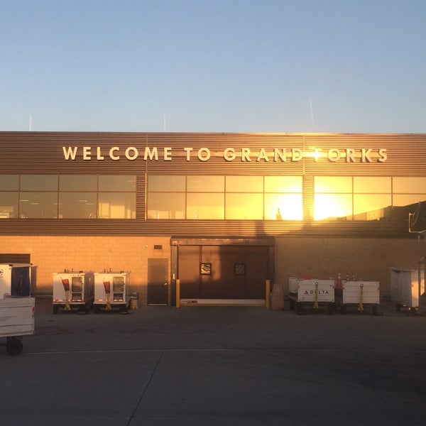 9/30/2015 tarihinde Cliff K.ziyaretçi tarafından Grand Forks International Airport (GFK)'de çekilen fotoğraf