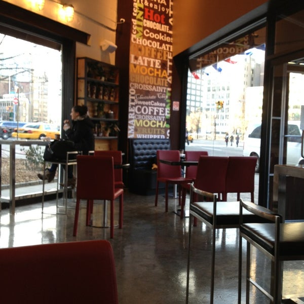 Foto tirada no(a) Crave Espresso Bar por Dolly M. em 1/22/2013