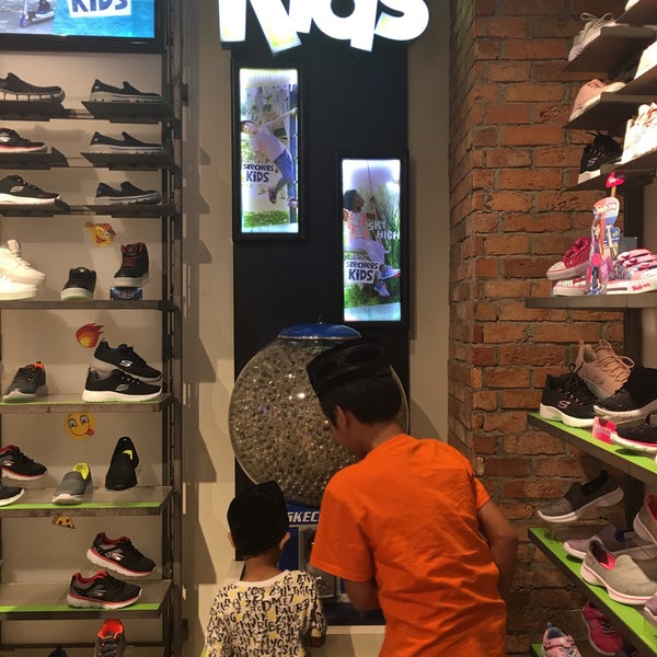 skechers aeon mall bsd